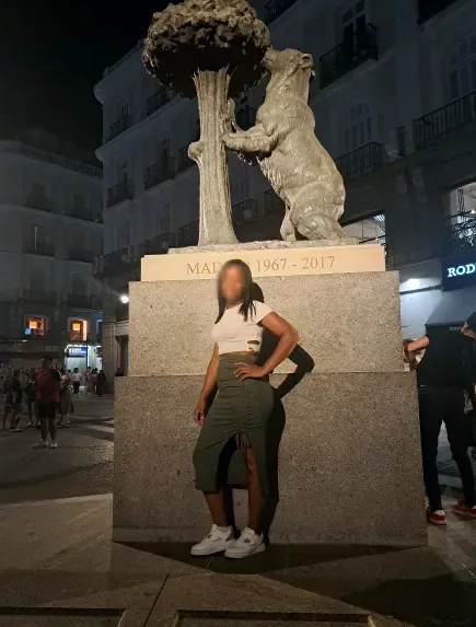 Amira, 34