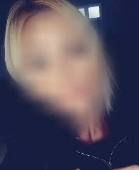 Anna, 25