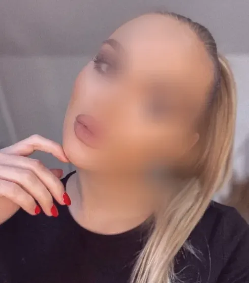 Daniela, 31