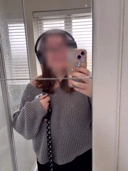 Jana, 23