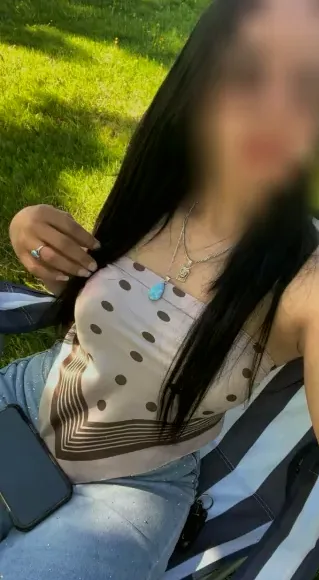Nadine, 25