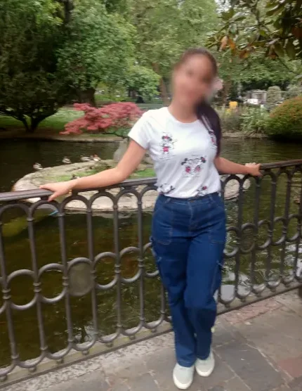 Özlem, 22