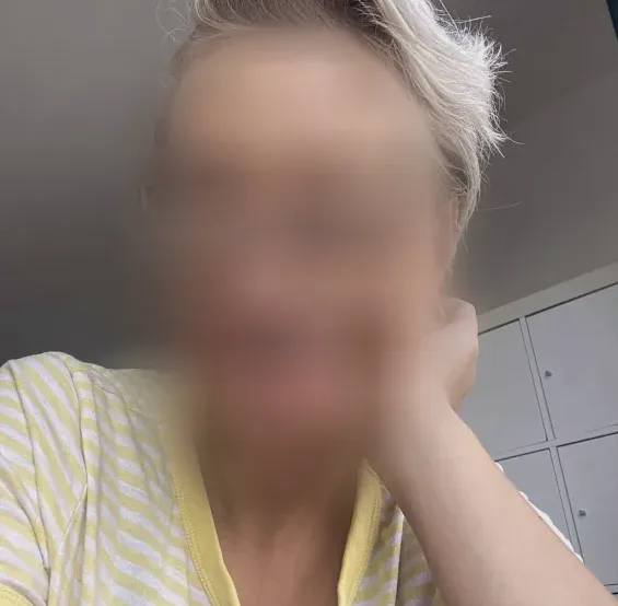 Sandra, 29