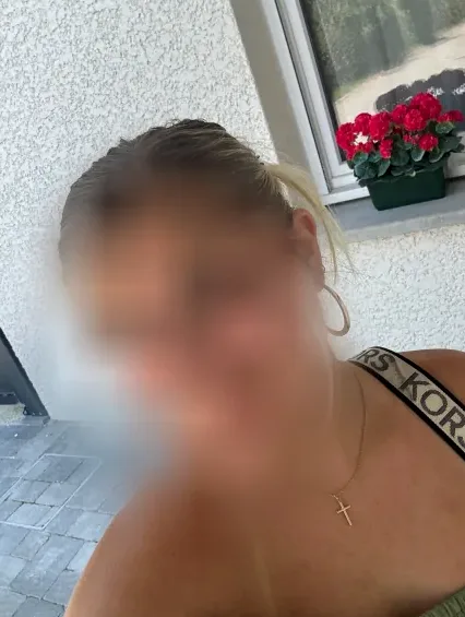 Sarah, 22
