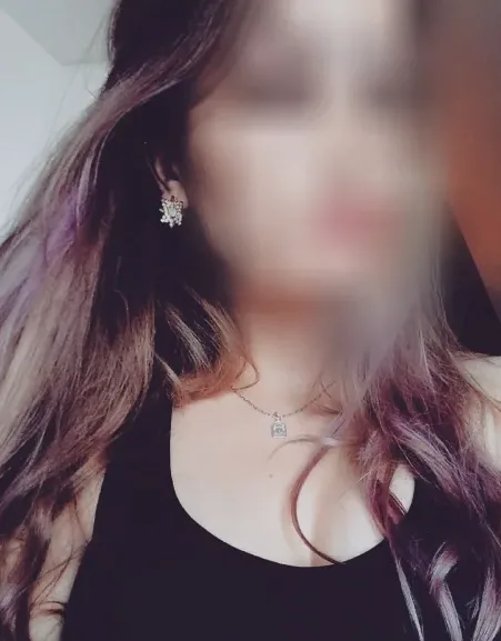 Yasmin, 32